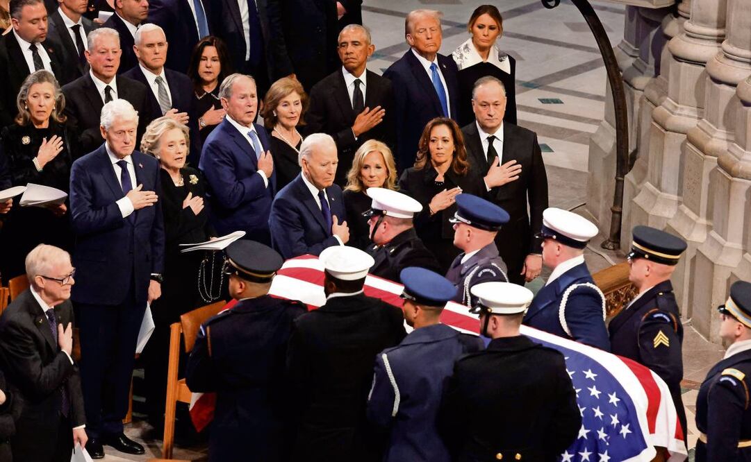 Los exmandatarios Bill Clinton, George W. Bush, Barack Obama, Donald Trump, el presidente Joe Biden y la vicepresidenta Kamala Harris, en el funeral de Estado de Jimmy Carter en Washington. Foto:Chip Somodevilla | AFP (10/01/2025)