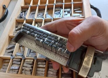 Un libro hecho 100% a mano, para celebrar los 120 años de Luis Barragán