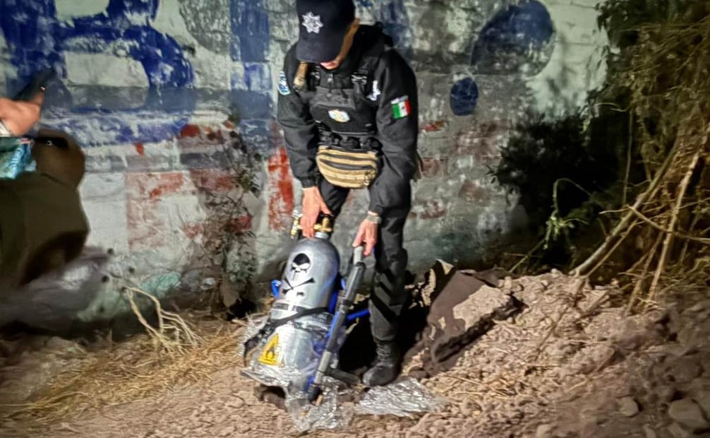 En el predio también fueron encontrados un lanzallamas, granadas, paneles balísticos artesanales, así como cartuchos útiles y percutidos .
Foto: Especial.