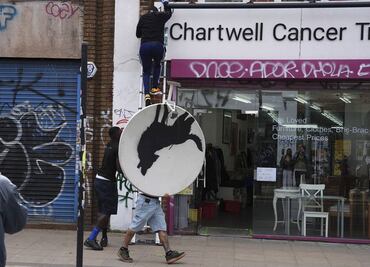 Banksy publica su cuarta creación "animal" en Londres y la roban a los pocos minutos