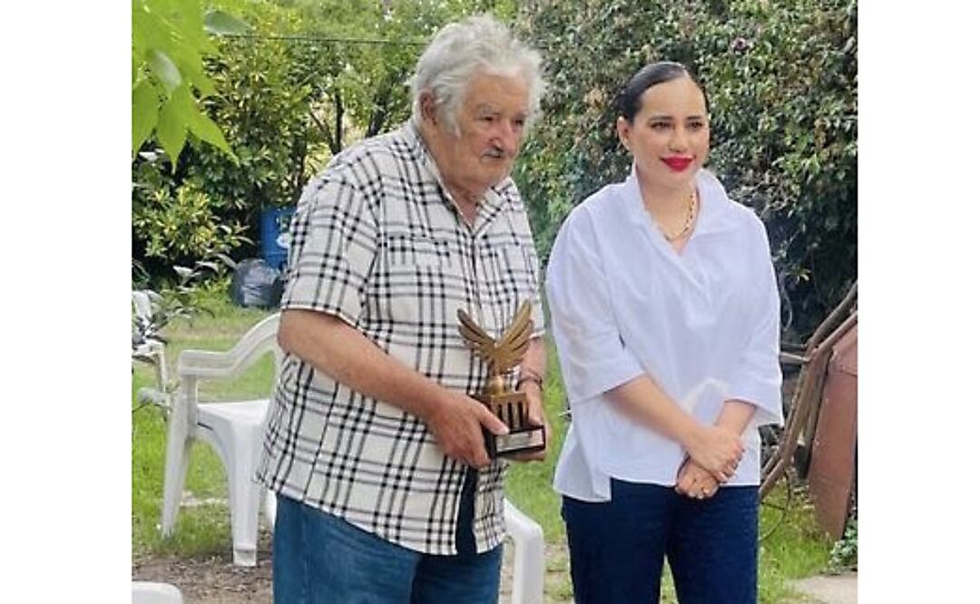 Sandra Cuevas y  José Mujica. Foto: Especial