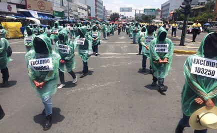 Manifestantes marchan rumbo a la SEP
