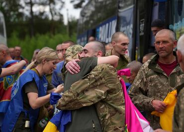 Rusia y Ucrania canjean 84 prisioneros de guerra; intercambio incluyó a militares y civiles, afirma Zelensky