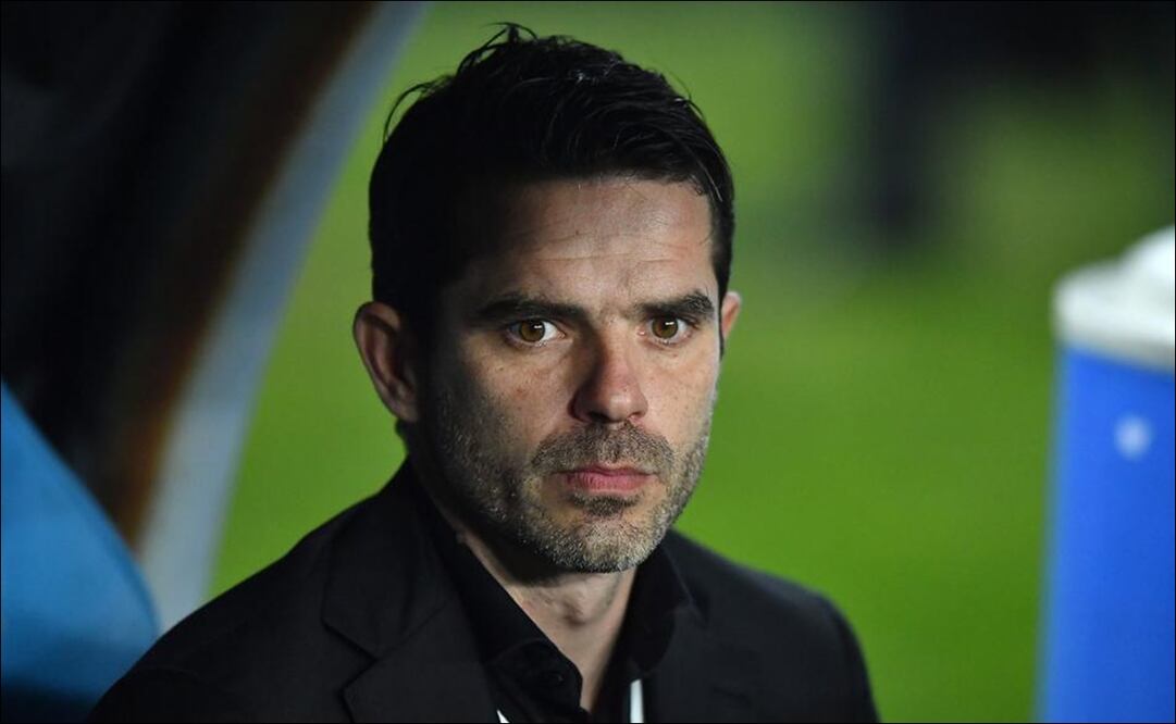 Chivas ocultó a Fernando Gago durante su arribo al aeropuerto de Guadalajara / FOTO: @VarskySports