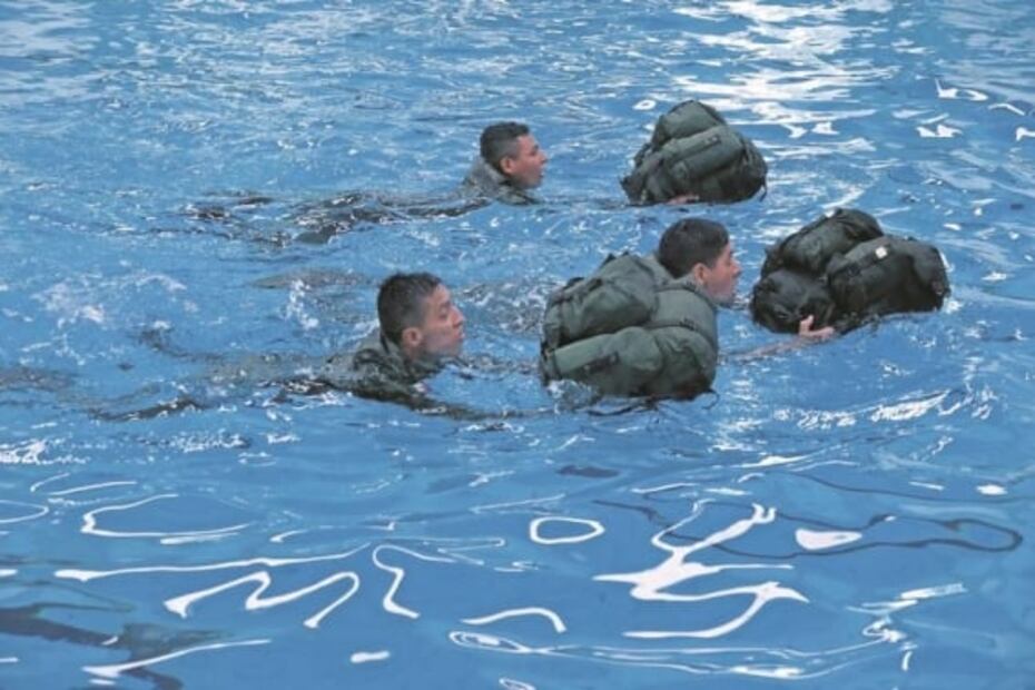 Curso militar para proteger y rescatar