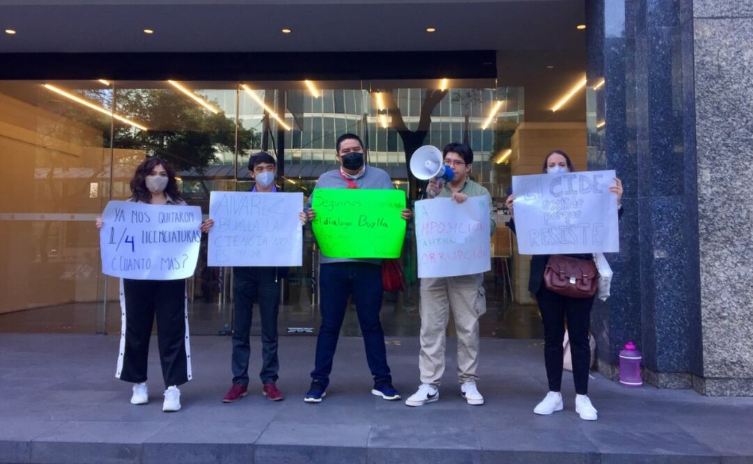 Twitter @AleJuarezA.