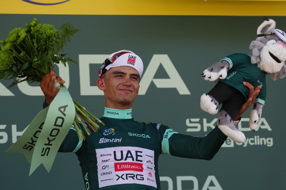 Isaac del Toro cruza la meta de la segunda etapa del Tour de Francia - Foto: AP