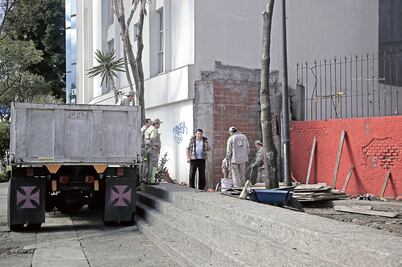 Realiza GDF limpieza de calles por las que pasará el Papa