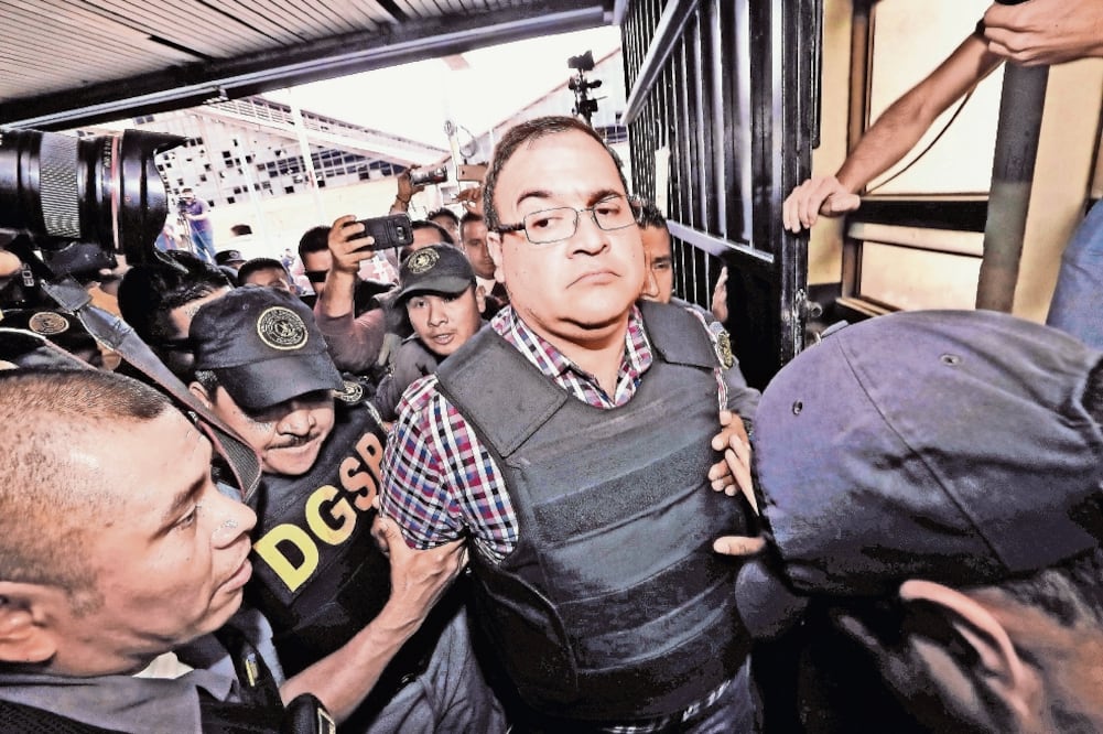 El ex mandatario veracruzano Javier Duarte de Ochoa cuestionó en una docena de ocasiones a los fiscales sobre los cargos que le imputan. (ARCHIVO EL UNIVERSAL)