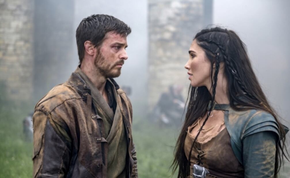 Jake Stormoen revive época medieval en "The Outpost"