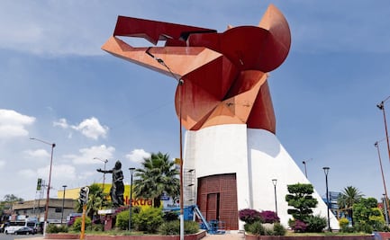 Dan “enchulada” a la escultura del Coyote en Neza