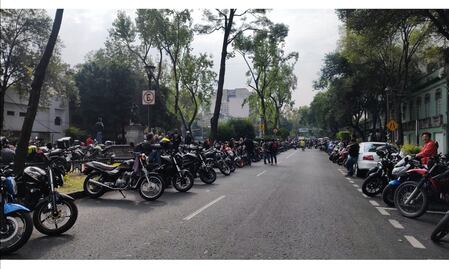 Motociclistas se manifiestan en CDMX contra restricciones; autoridades dicen estar abiertos al diálogo