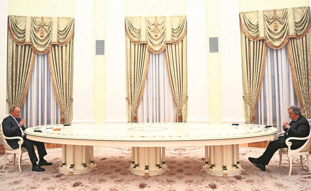 El mandatario de Rusia, Vladimir Putin, ayer durante su reunión con el secretario general de la ONU, António Guterres, en el Kremlin en Moscú. Foto: Vladimir Astapkovich/ AFP.
