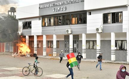 Turba arrastra, rocía pintura y corta cabello a alcaldesa en Bolivia 