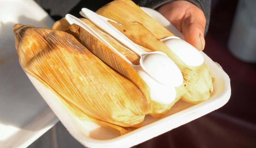 Día de la Candelaria llena de tamales el Centro Histórico; tradición reúne a familias desde temprano. Foto: Santiago Cadena