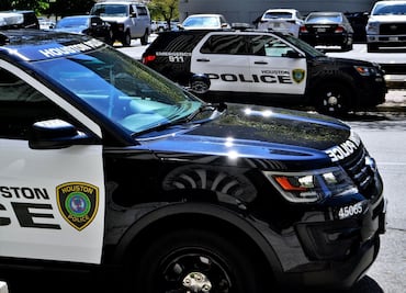 Hombre trata de robar un auto después de salir de la cárcel