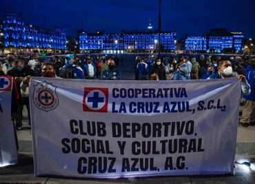 Cooperativistas de la Cruz Azul se manifiestan en inmediaciones de Palacio Nacional