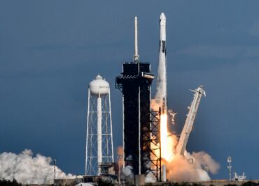 SpaceX lleva semillas de tomate y otros suministros a la Estación Espacial Internacional
