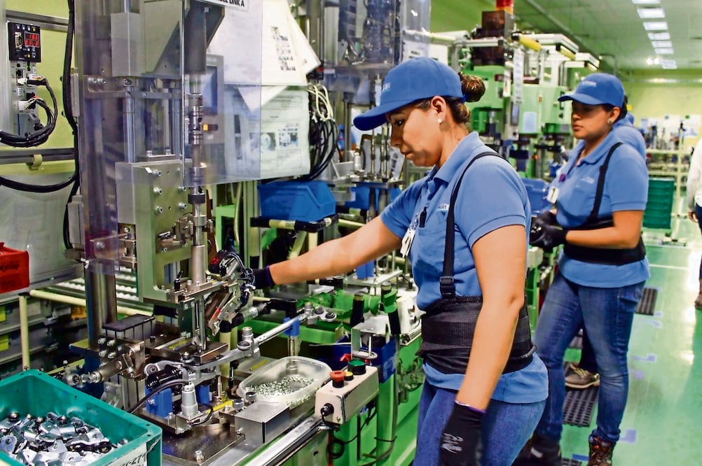 El sector de manufactura enfrenta escasez de mano de obra, por lo que industriales consideran que se logró la recuperación. Foto: Archivo / EL UNIVERSAL