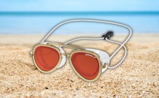 Los goggles que parecen lentes de sol de lujo y se convirtieron en el accesorio del verano