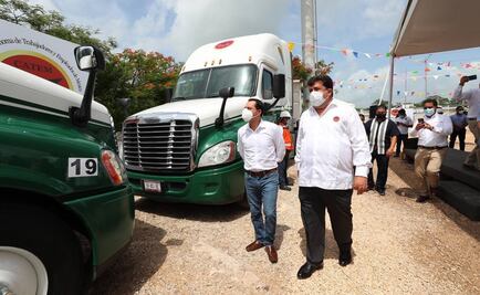 Gobernador de Yucatán supervisa vehículos para obras del Tren Maya
