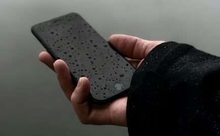 Por qué Apple no recomienda meter el iPhone en arroz cuando se moja
