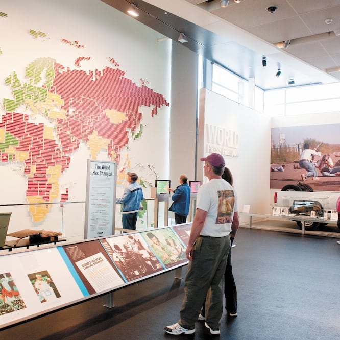 El Mapa del Newseum sobre la libertad de prensa en el mundo muestra en rojo los países violentos para ejercer el periodismo. FOTOS: WWW.NEWSEUM.ORG