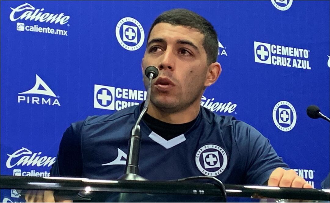 Erik Lira en conferencia de prensa