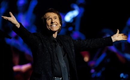 Raphael se lleva la ovación en concierto íntimo en Moscú