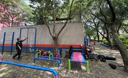Benito Juárez retira gimnasios al aire libre en San Pedro de Los Pinos; alcalde reitera recuperación de espacios públicos