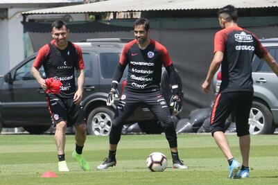 Selección Chilena se revela y suspenden juego ante Perú