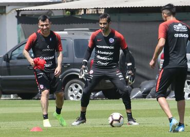 Selección Chilena se revela y suspenden juego ante Perú