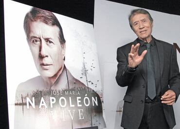 Napoleón deleita con su canto y recibe grillo gigante como premio a su trayectoria de 55 años