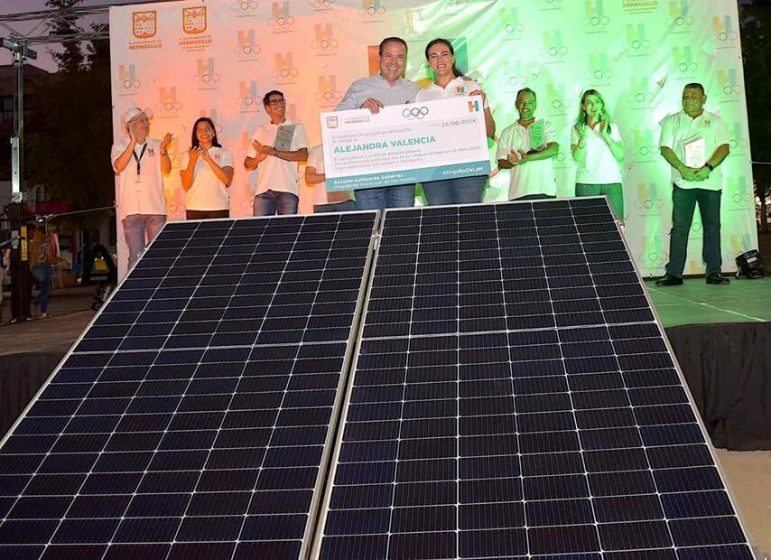 “Nos sentimos profundamente orgullosos del talento deportivo que tenemos”, expresó el Presidente Municipal, al entregar un reconocimiento a los deportistas hermosillenses. Foto: Especial