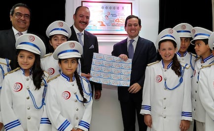 Presentan billete de Lotería Nacional del centenario de EL UNIVERSAL