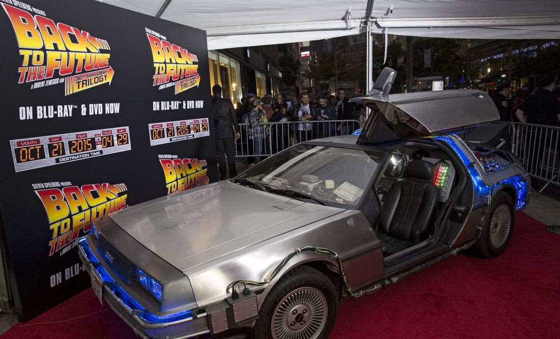 Alfombra roja del 30 aniversario de "Volver al futuro" en 2015. Foto: REUTERS/Andrew Kelly