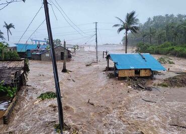 VIDEOS: Supertifón Fung-wong toca tierra en la isla de Luzón, en Filipinas; reportan casi un millón de desplazados