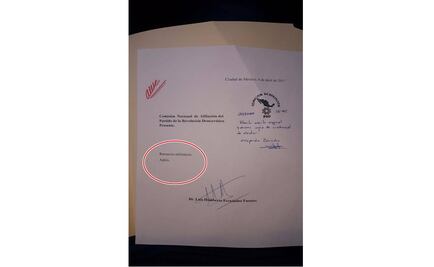 En tres palabras, senador renuncia a militancia del PRD