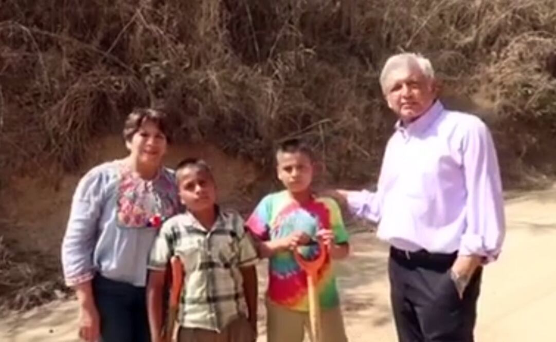 El tabasqueño estuvo acompañado de Delfina Gómez, precandidata de Morena al Edomex. /Especial