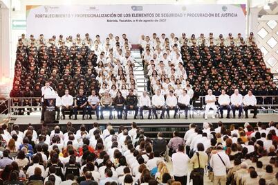 Gobernador aumenta sueldos a policías y peritos  