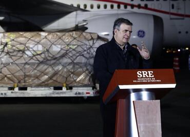 Tras recibir carga de insumos, Ebrard aclara que salió negativo de Covid