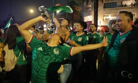 "Se orinan donde quieran": Vecinos del Ángel y Reforma explotan por festejos de México