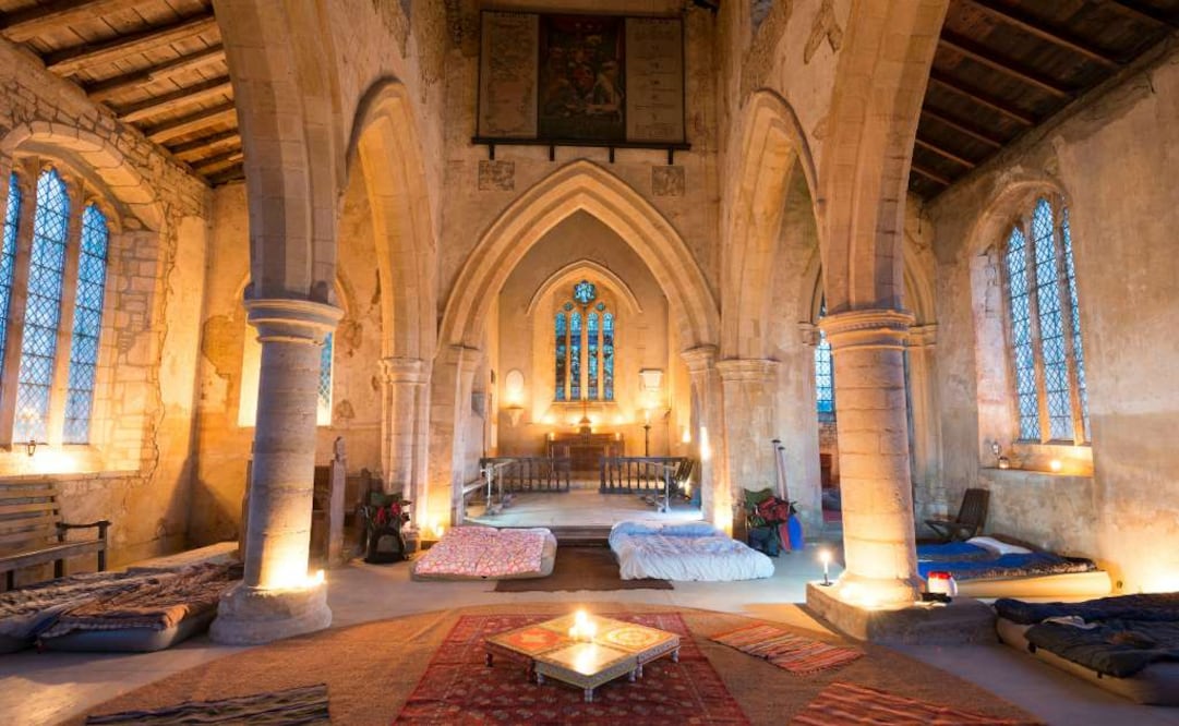 Acampa al interior de un templo abandonado. (Foto: Canoe)