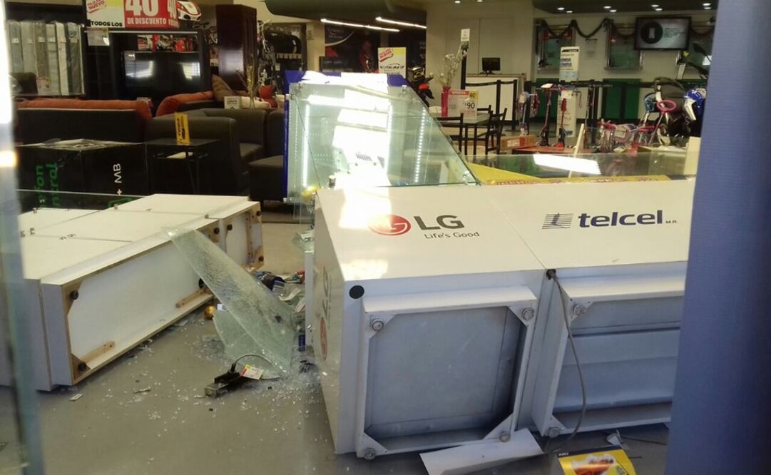 Una tienda Elektra, ubicada en el municipio de Nicolás Romero, fue saqueada durante el día, según reportó la alcaldesa Angelina Carreño.