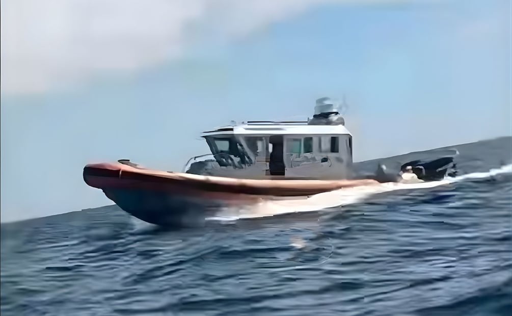 "Traían equipo, pero no buzos, no traían tanques de oxígeno al menos para que alguno de los compañeros entrara por el cuerpo", comentó un testimonio sobre la participación de la Marina. | Foto: Especial.