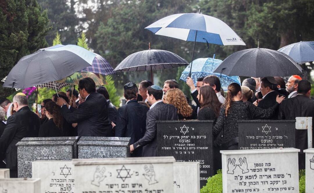 Amigos y familiares asistieron al funeral del colaborador de esta casa editorial. Archivo