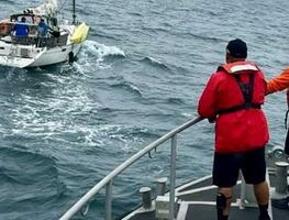 Interceptan embarcación con 28 menores de edad en altamar; los trasladan a Topolobampo, Sinaloa