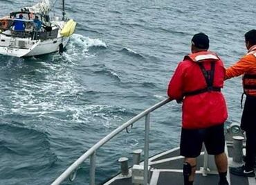 Interceptan embarcación con 28 menores de edad en altamar; los trasladan a Topolobampo, Sinaloa