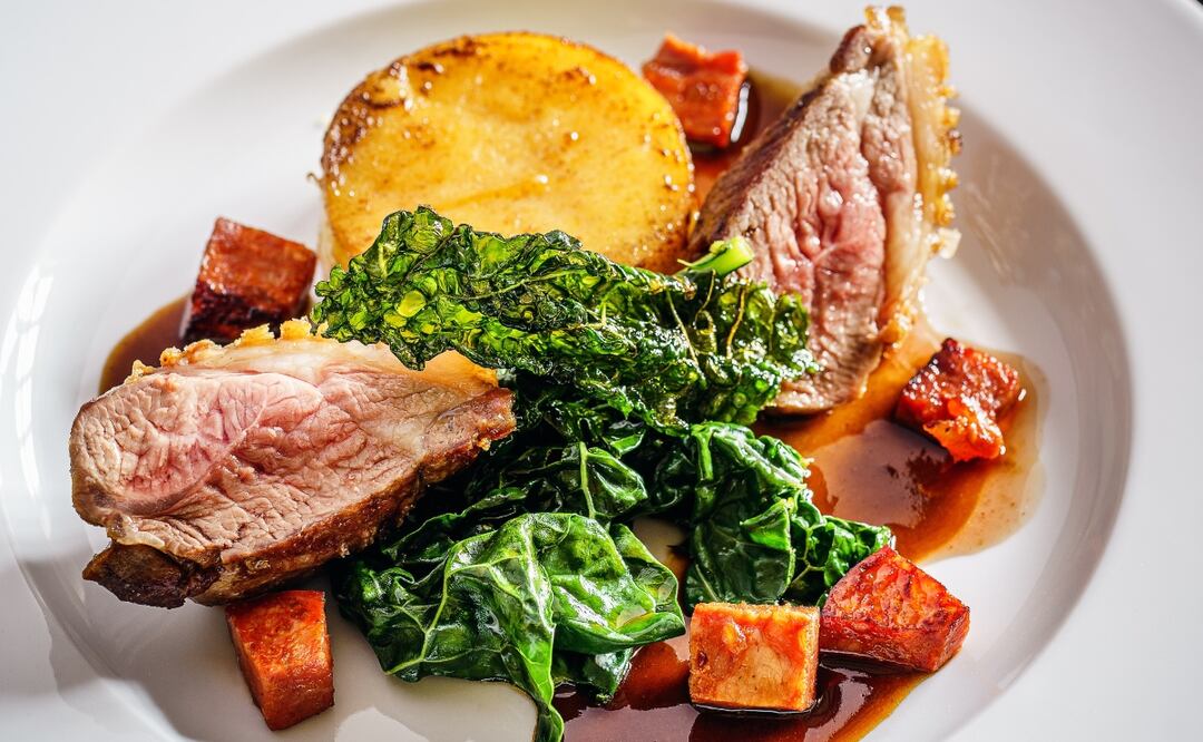 Cocinar un corte de carne en el horno de microondas es posible ¿lo harías?. Foto: Unsplash / Sebastian Coman