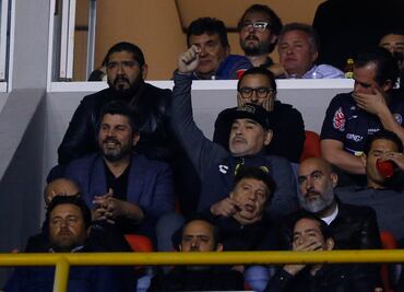 Abren investigación contra Diego Maradona